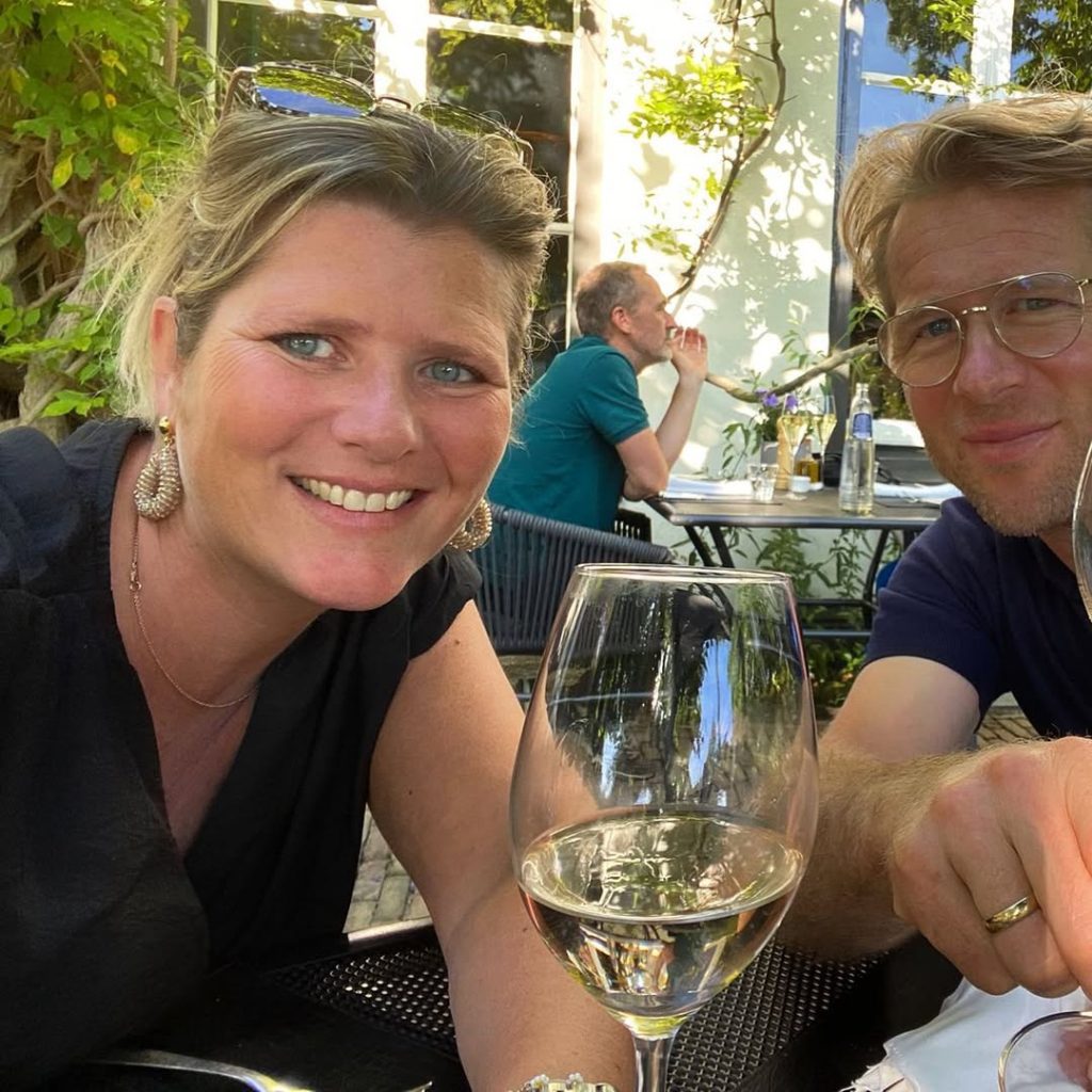 Leo-alkemade-vrouw-terras