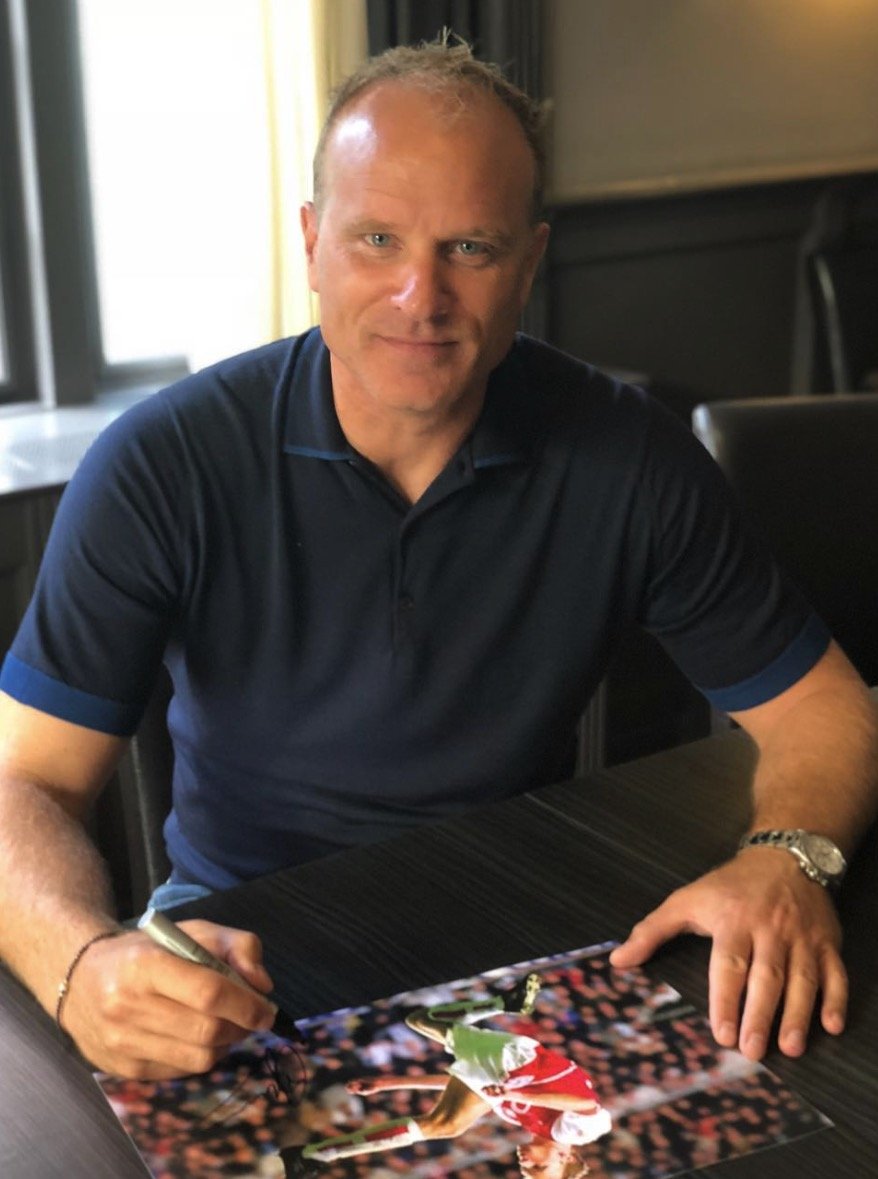 Dennis Bergkamp Handtekening Zetten