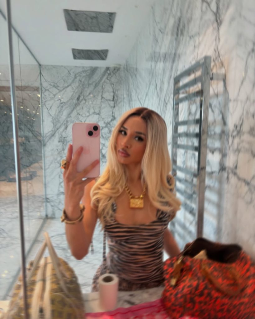 Yade-lauren-selfie-2