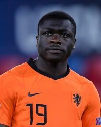 Wie is de vriendin van Brian Brobbey