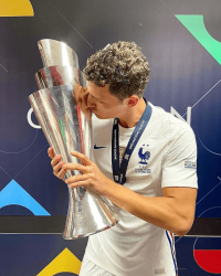 Wie is de vriendin van Benjamin Pavard