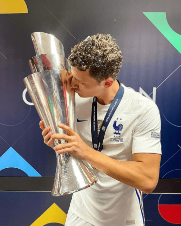 Wie is de vriendin van Benjamin Pavard