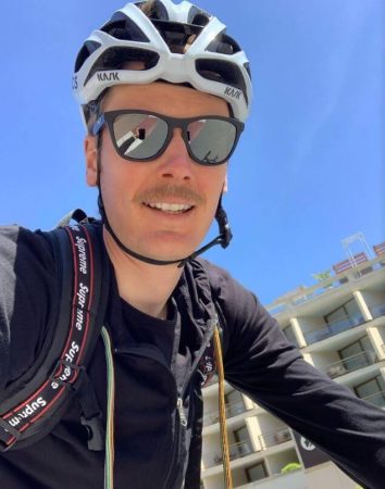 Wie is de vriendin van wielrenner Dylan van Baarle