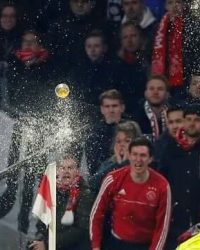 8-jarig kind wordt stadion uitgezet na gooien beker