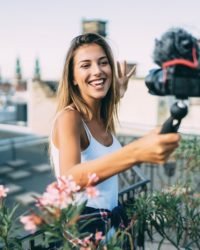 Vrouw Filmt Haarzelf Met Camera